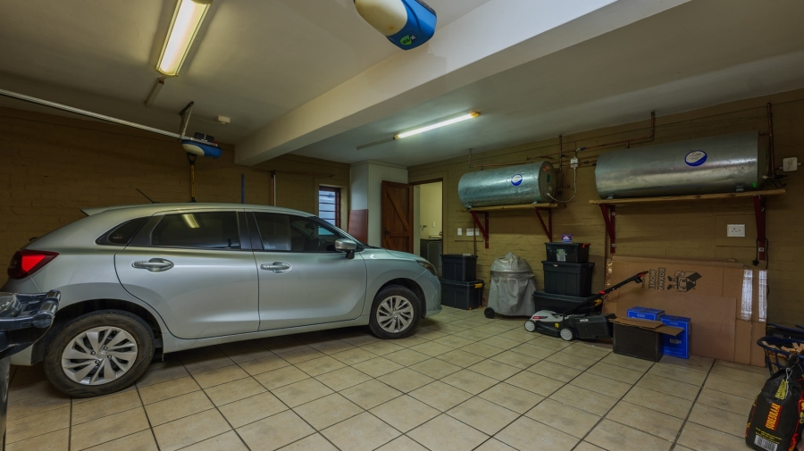 5 Bedroom Property for Sale in Bredasdorp Western Cape